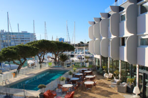 Hôtel Carnon terrasse piscine restaurant