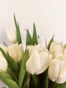 fleurs-bouquet-hotel-neptune-printemps-activités-pinterest-idées-girly-romantique-couple-vase-fleuriste-montpellier-palavas-lagrandemotte-carnon