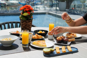 Hôtel petit déjeuner buffet Carnon brunch